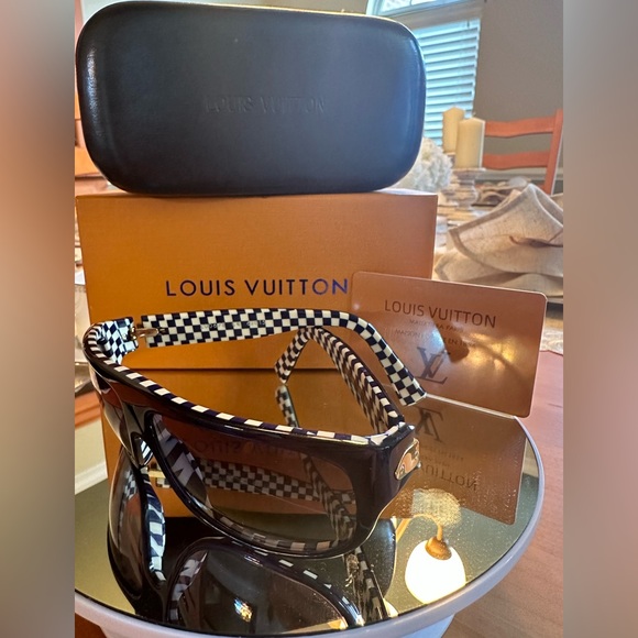 Louis Vuitton Authentic Sunglasses Unisex!!! Like New! - Picture 2 of 13